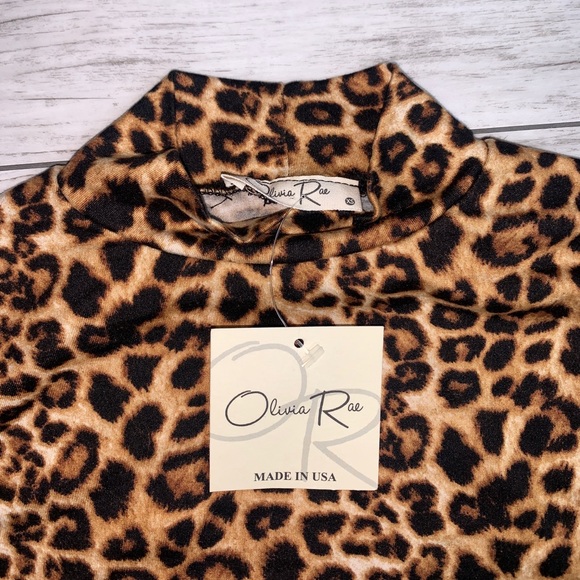 Olivia Rae Animal Print Top Size XS NWT - Picture 2 of 3